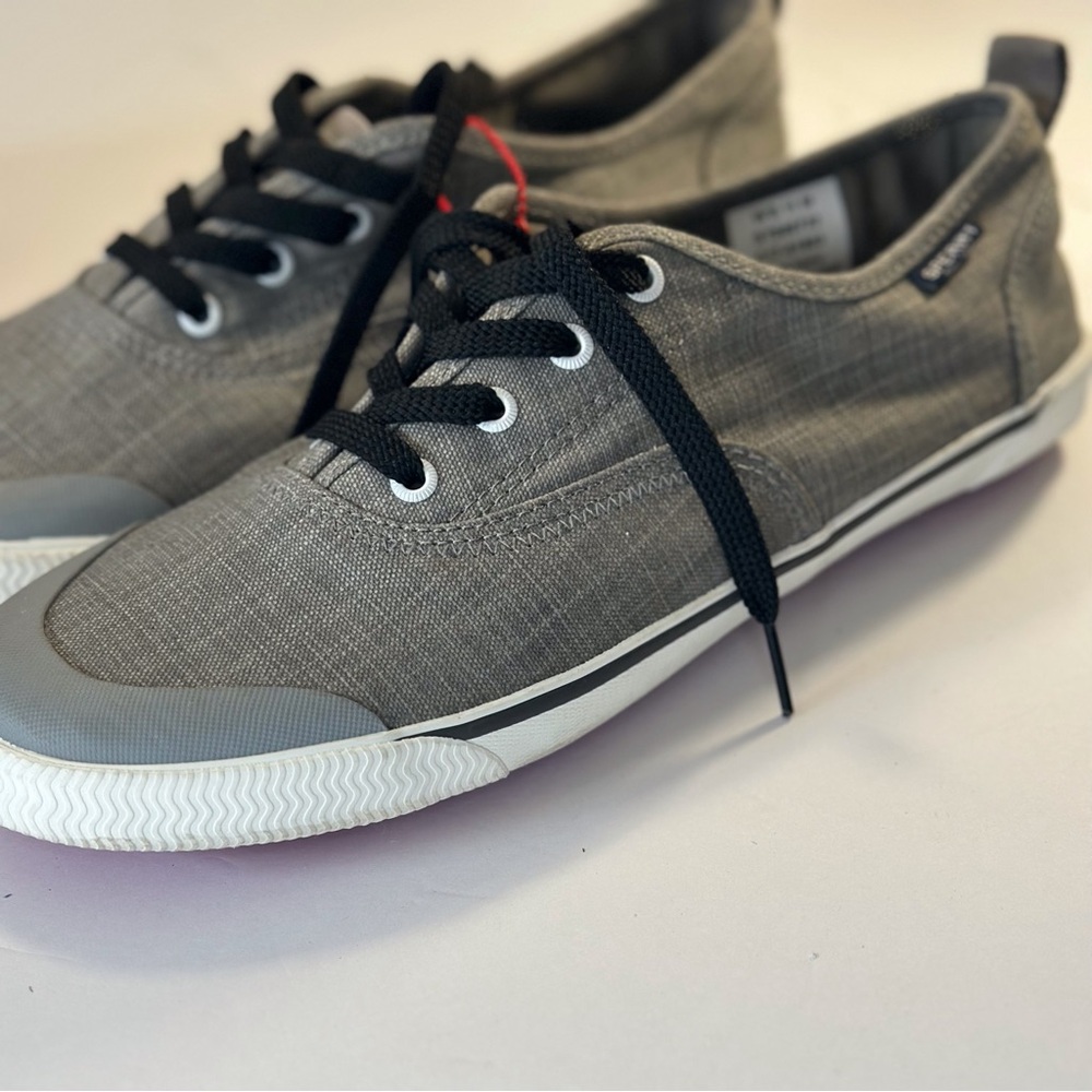 Sperry women’s size 11 sneaker